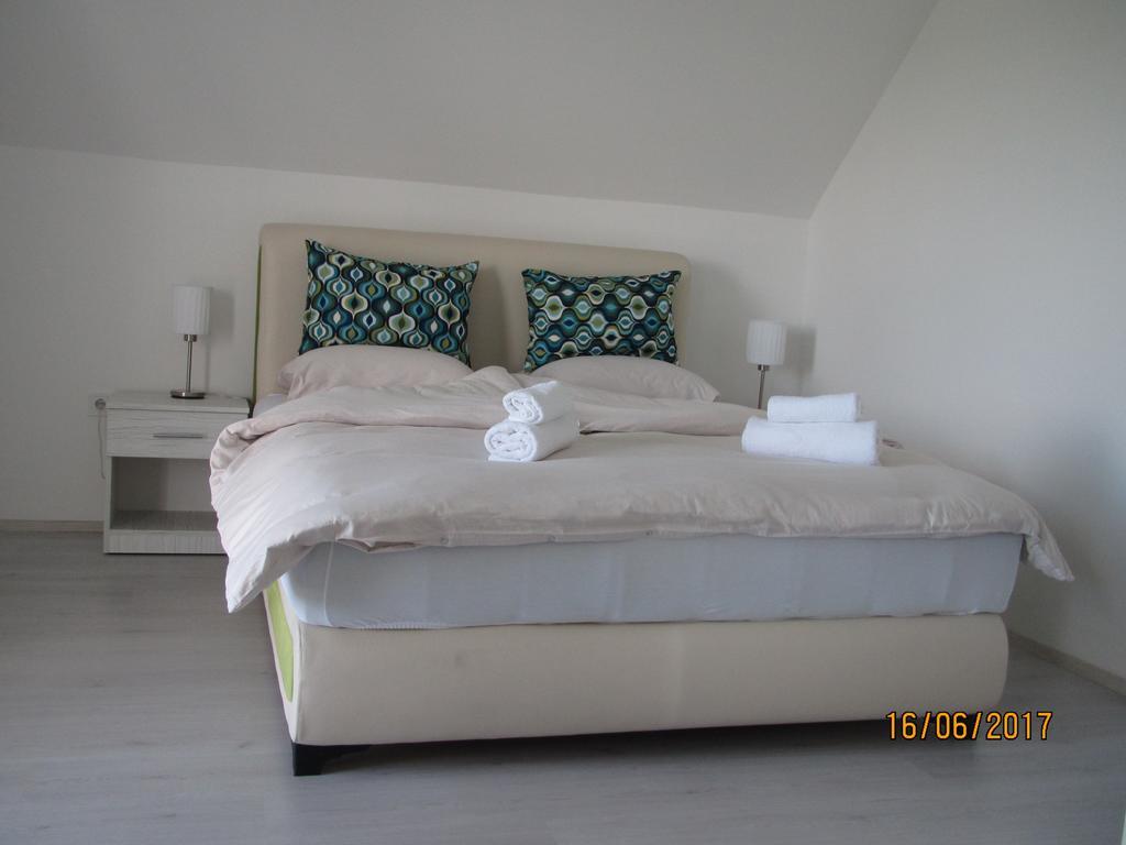 Baranin Pitomine Apartment *
